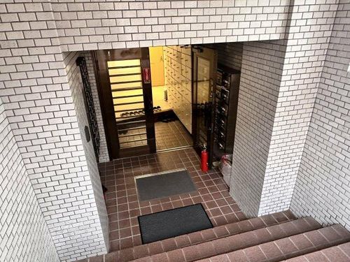 覚王山ドミトリー河合ビル310の玄関