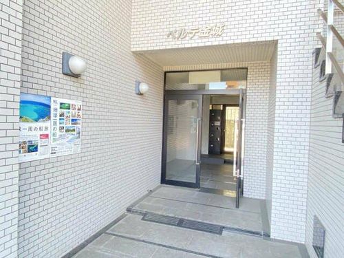 ペルテ金城の玄関
