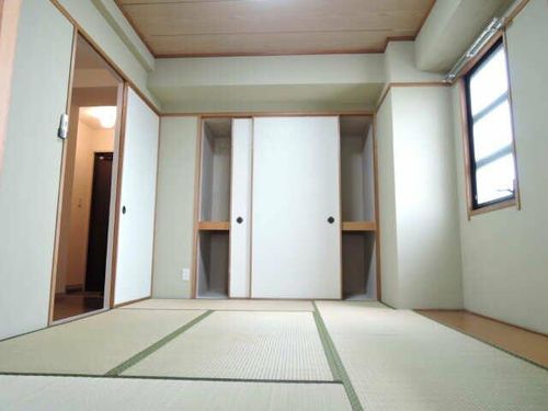 ペルテ金城の居間