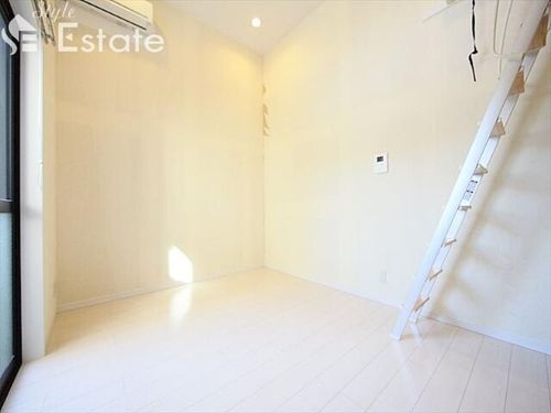 Lucie鳴海の居間