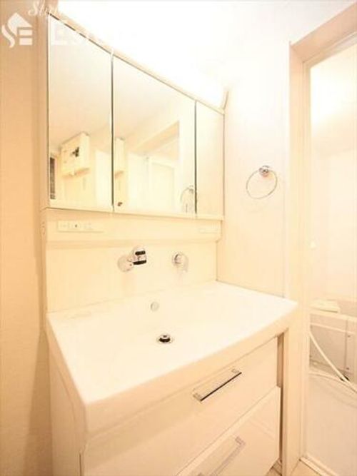 Lucie鳴海の内装