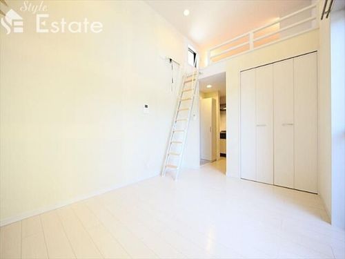 Lucie鳴海の居間