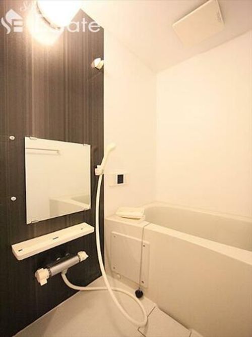 Lucie鳴海の風呂