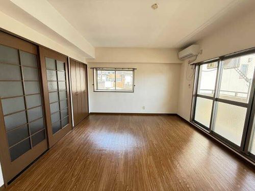 アゼリアガーデン 北館の居間