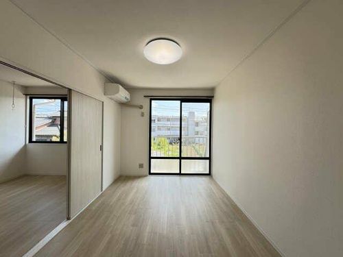 ホワイエはせがわの内装