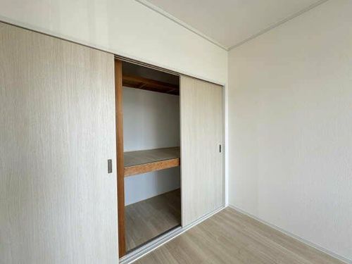 ホワイエはせがわの内装