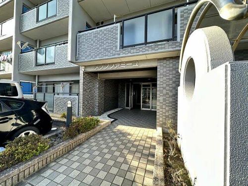 メゾンファミーユの玄関