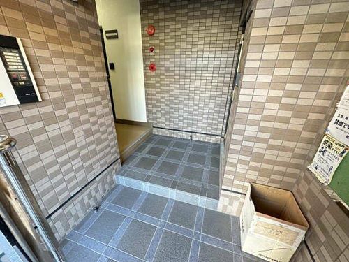 KATOHマンションの玄関