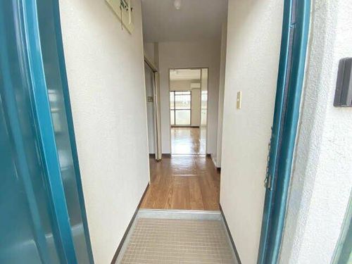 長谷川マンションの玄関