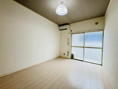 シングルステージの居間