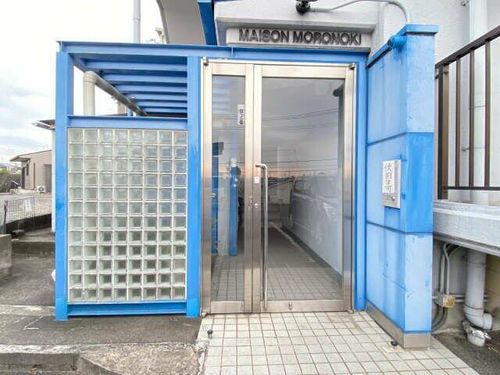メゾン諸ノ木の玄関