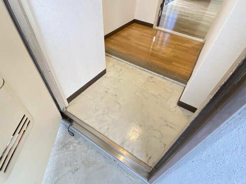 メゾン諸ノ木の玄関