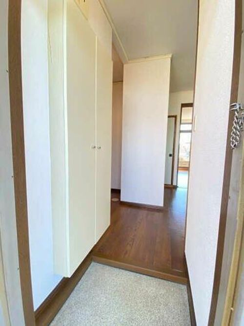 シロソハイツの玄関