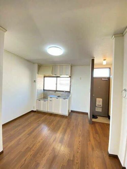 シロソハイツの居間