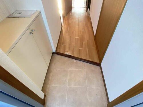 ローレルパレスの玄関