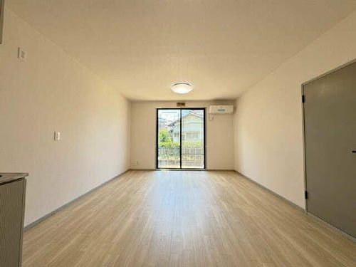 ファミールPitの居間