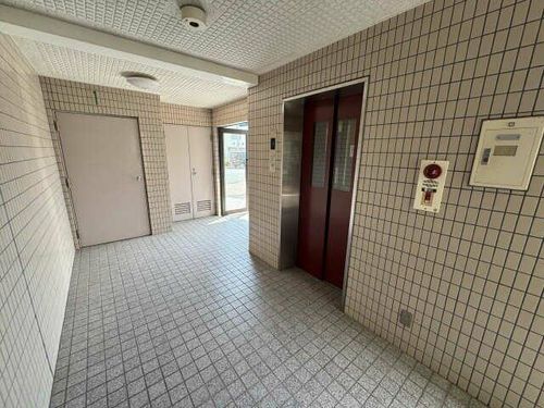 ライフ21SUWAの玄関