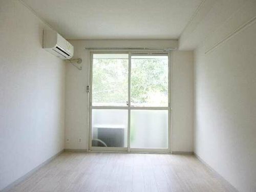 エル高峯の居間