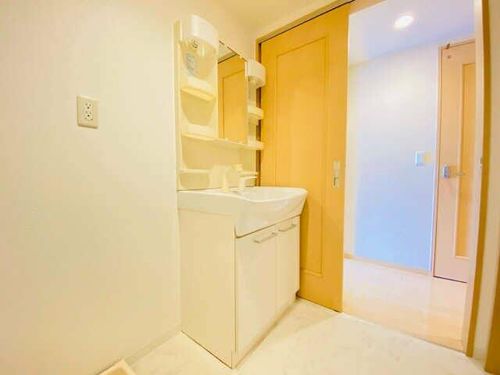 CONFIDENCE日比野の内装