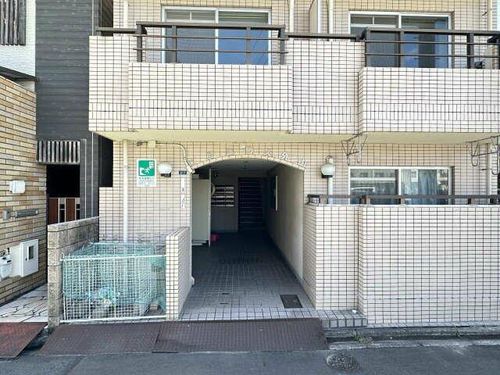 ピアハウス外山の玄関