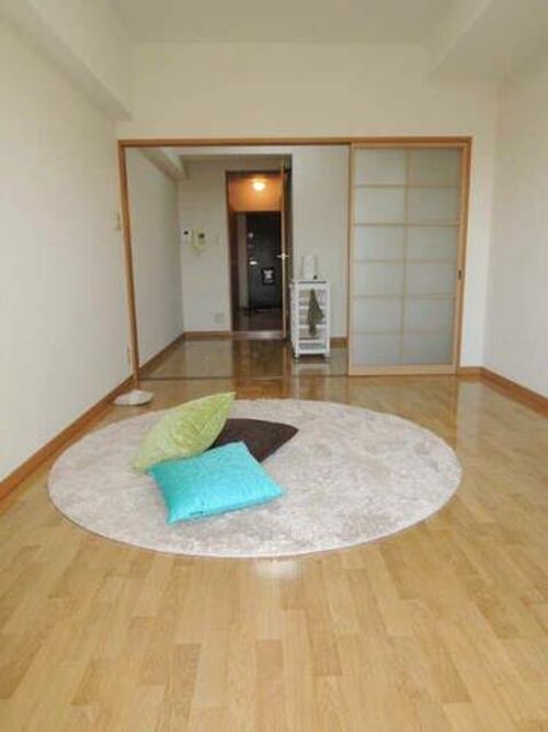 FOUR LEAVES前田の居間