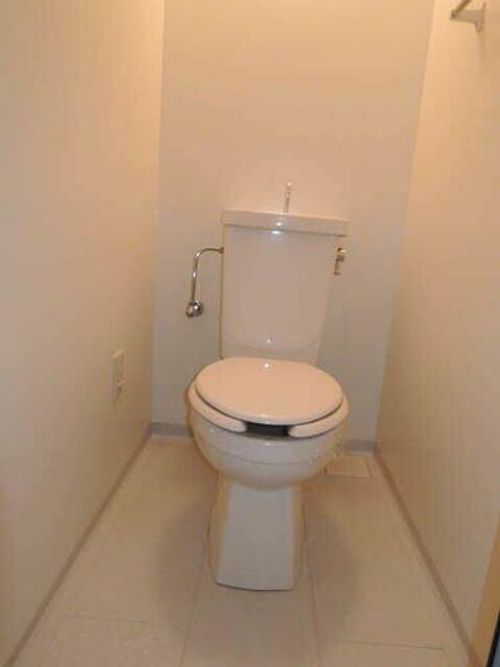 FOUR LEAVES前田の内装