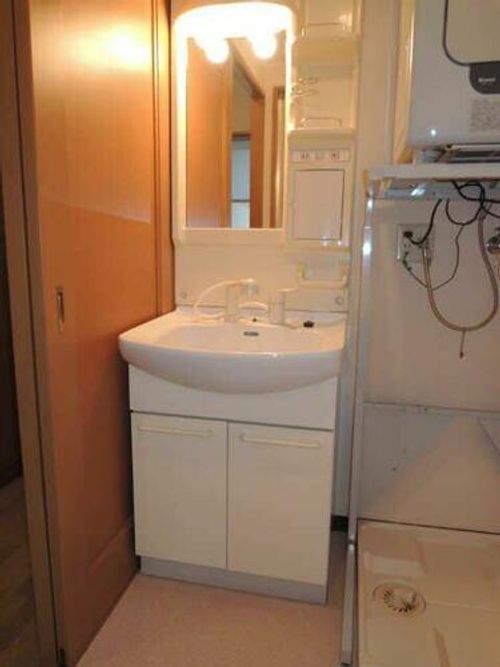 FOUR LEAVES前田の内装