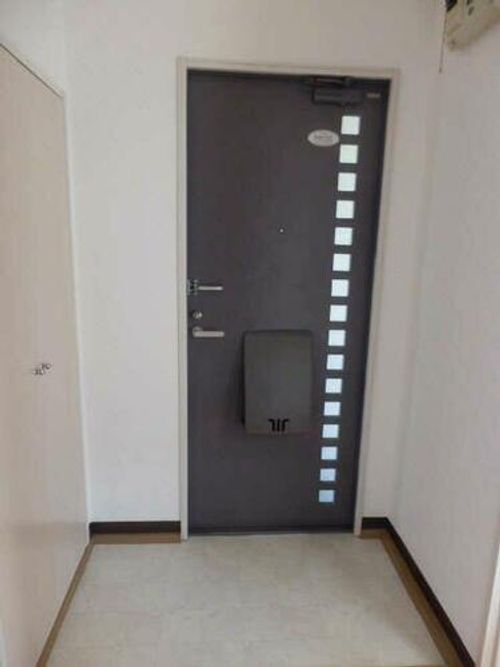 サンハイツルナⅡの玄関