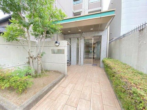 グレイスコート桜山の玄関