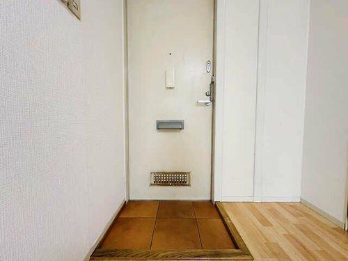 エクセライフ1高辻の玄関