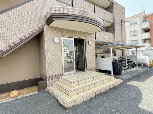 シャレ・アンジェロの玄関