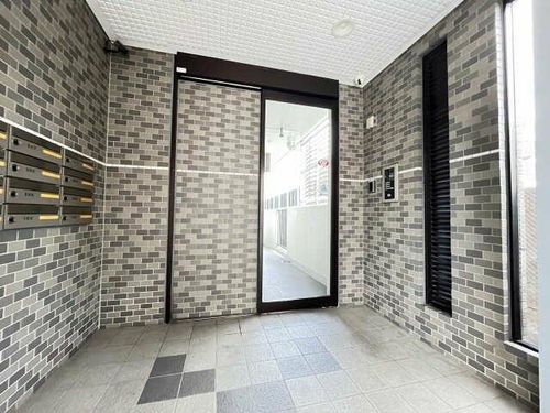 レザンボナール葵の玄関