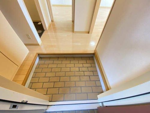 チャーリーズE棟の玄関