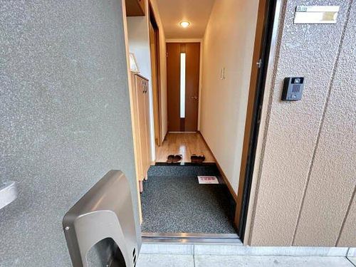 ジュネス 愛西の玄関