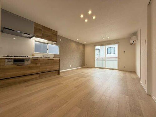 ソレーユ曙 E棟の居間