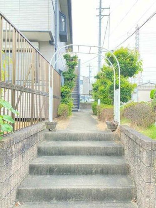 ポテトもろの木の玄関