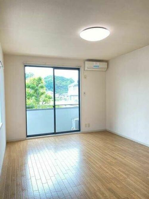 ポテトもろの木の居間