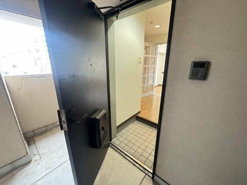 飯田ビルの玄関