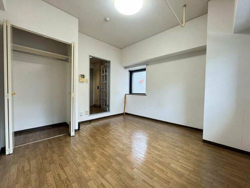 飯田ビルの居間