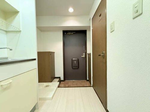 シャンポール大須の玄関