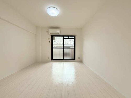 シャンポール大須の居間