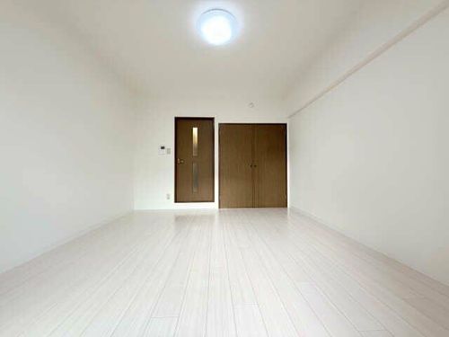 シャンポール大須の居間