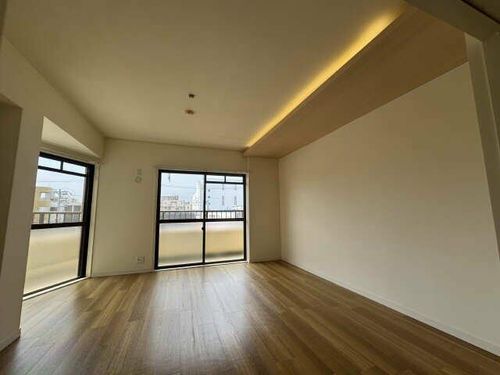 オオタピア植田 302号室の居間