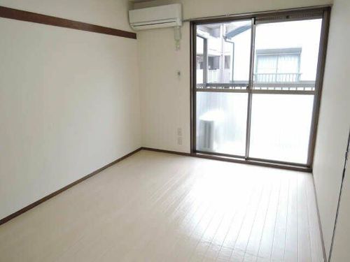 ハイツ山中の居間