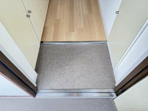 クオリシティ山手の玄関