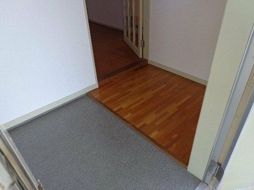 シティハイツワシヅの玄関