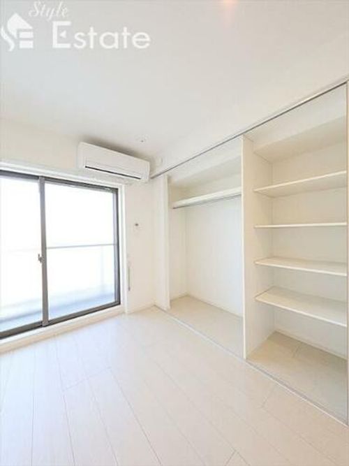 OHANA栄生の居間