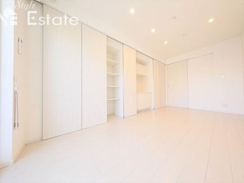 OHANA栄生の居間