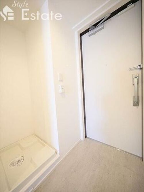 OHANA栄生の玄関