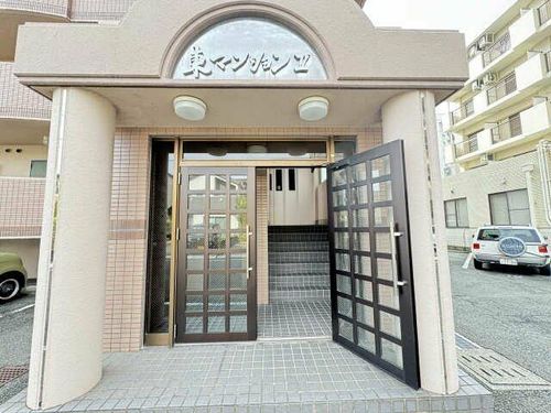 東マンションⅡの玄関